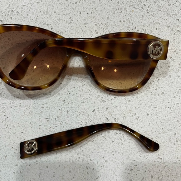 Michael kors tortoise print read description - Picture 2 of 2